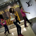 Hàng xa xỉ thời bão giá