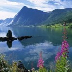 Hãy Là Mặt Hồ Lớn